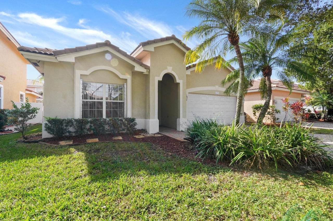 13758 31st Street - Photo 1