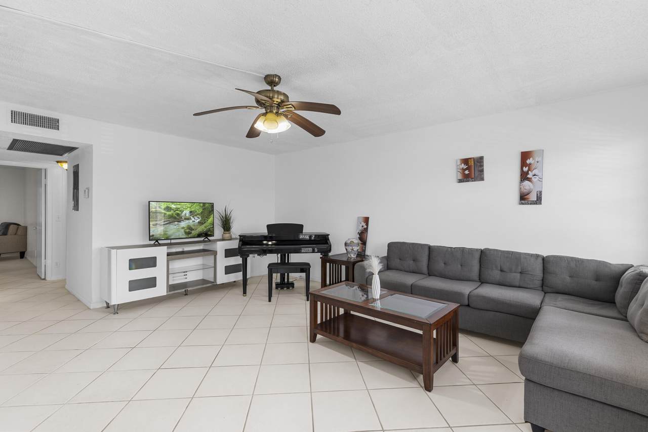 3028 Harwood D - Photo 1