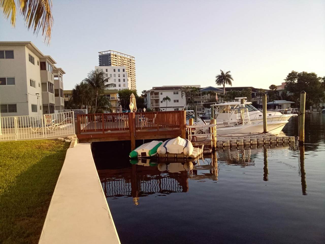 https://bt-photos.global.ssl.fastly.net/beaches/1280_boomver_1_F10549481-2.jpg