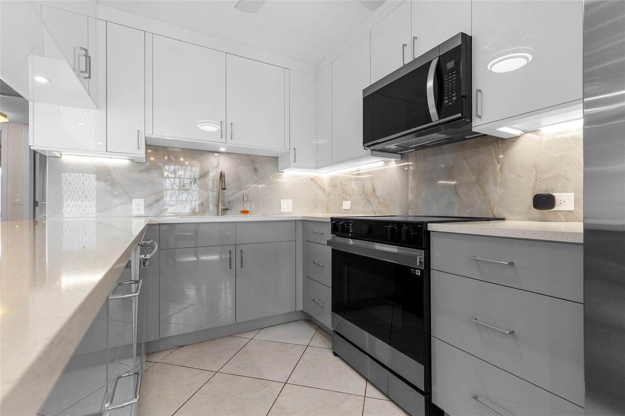 2122 Cambridge F - Photo 1