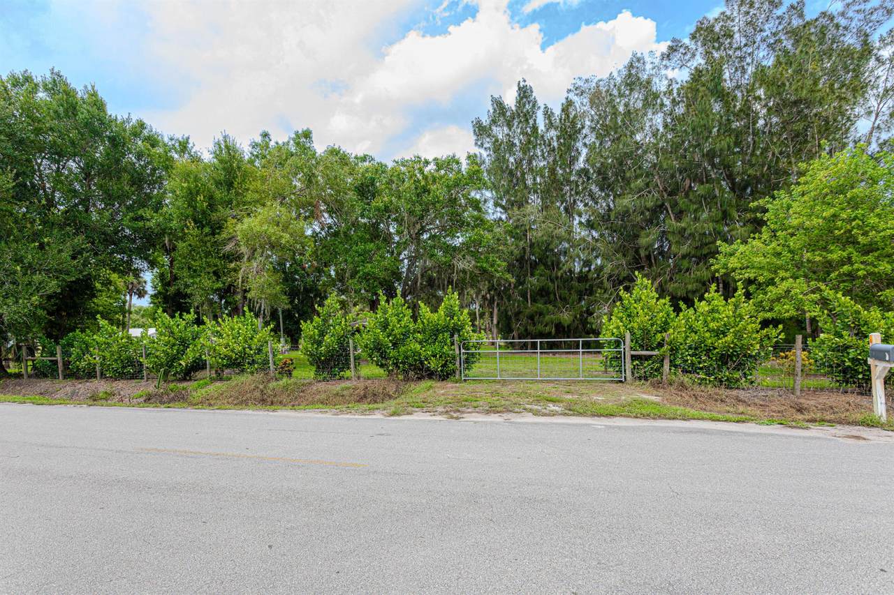 1100 Red Barn Rd N - Photo 1