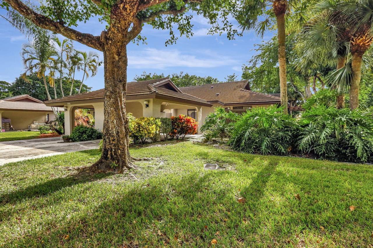10088 Shadywood Place - Photo 1
