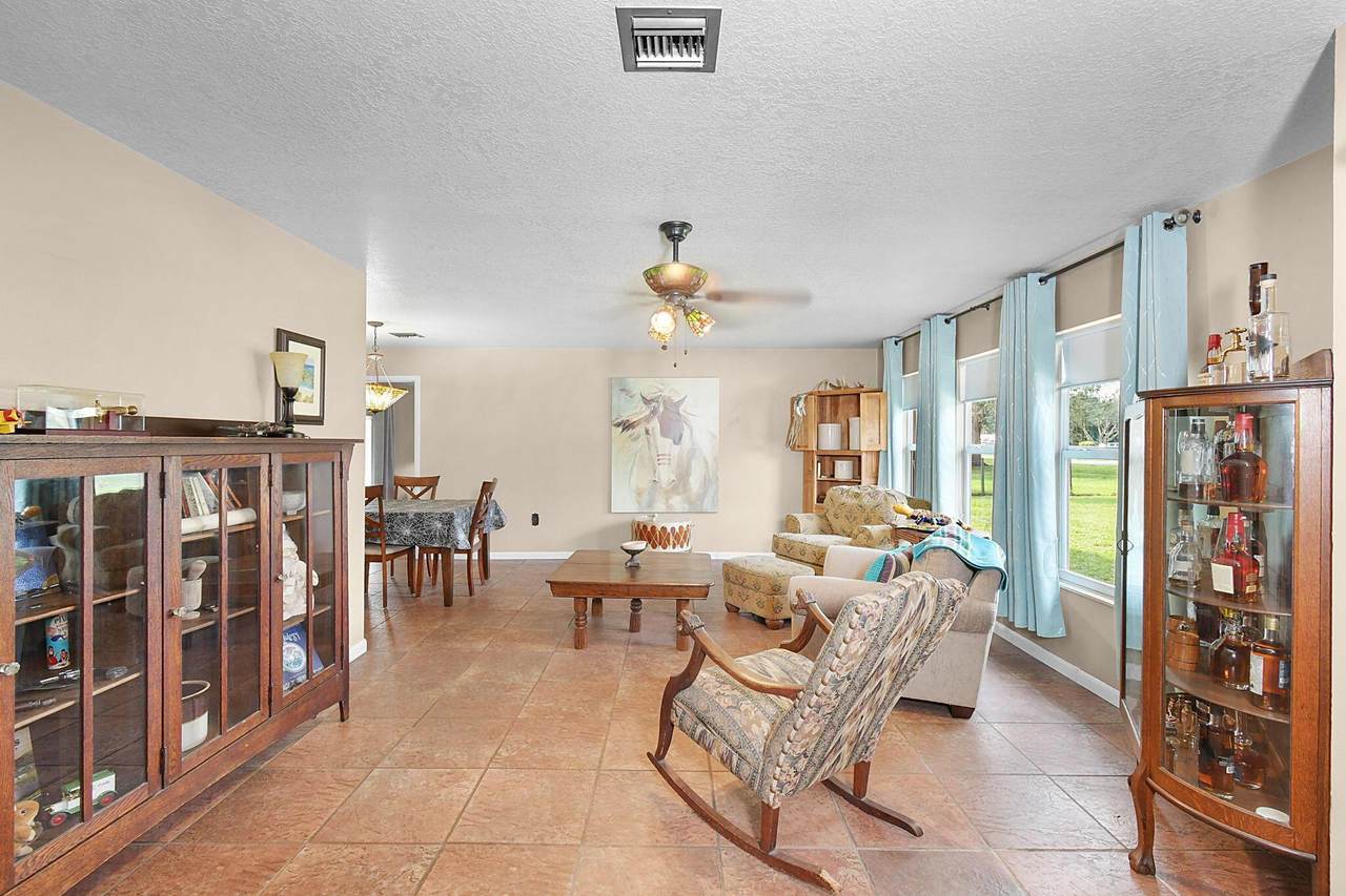 220 Emerald Avenue - Photo 1