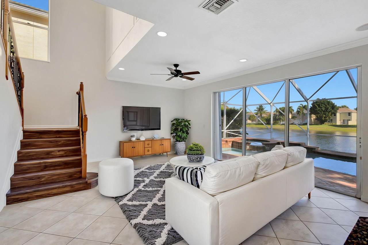 119 Canterbury Place - Photo 1
