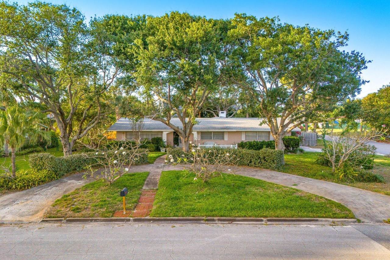 300 12th Terrace - Photo 1