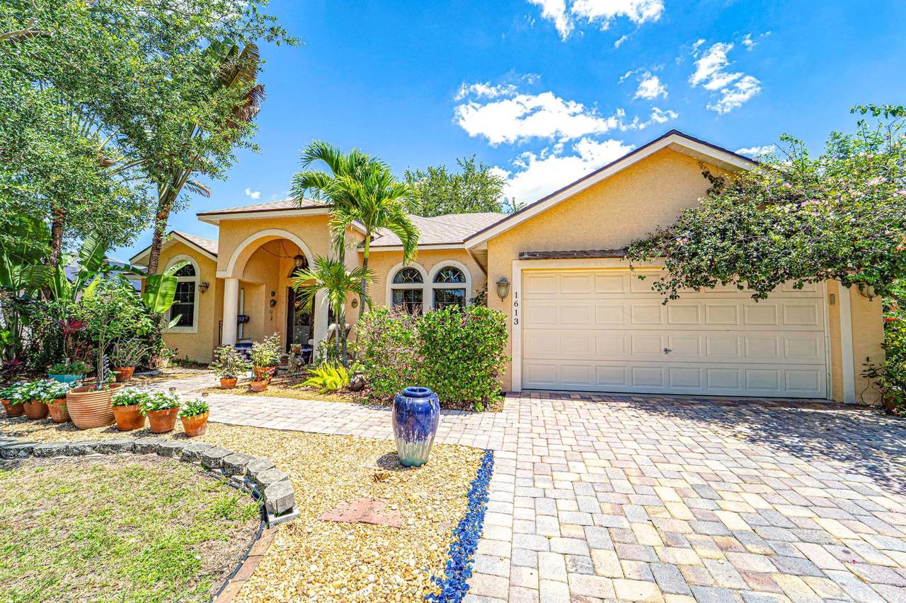 1613 Cecelia Lane - Photo 1