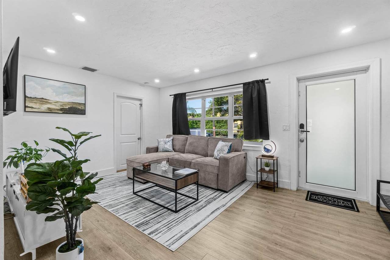 814 Franklin Road - Photo 1