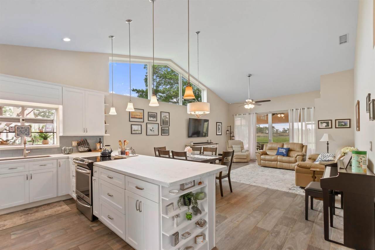 1401 Mahogany Place - Photo 1