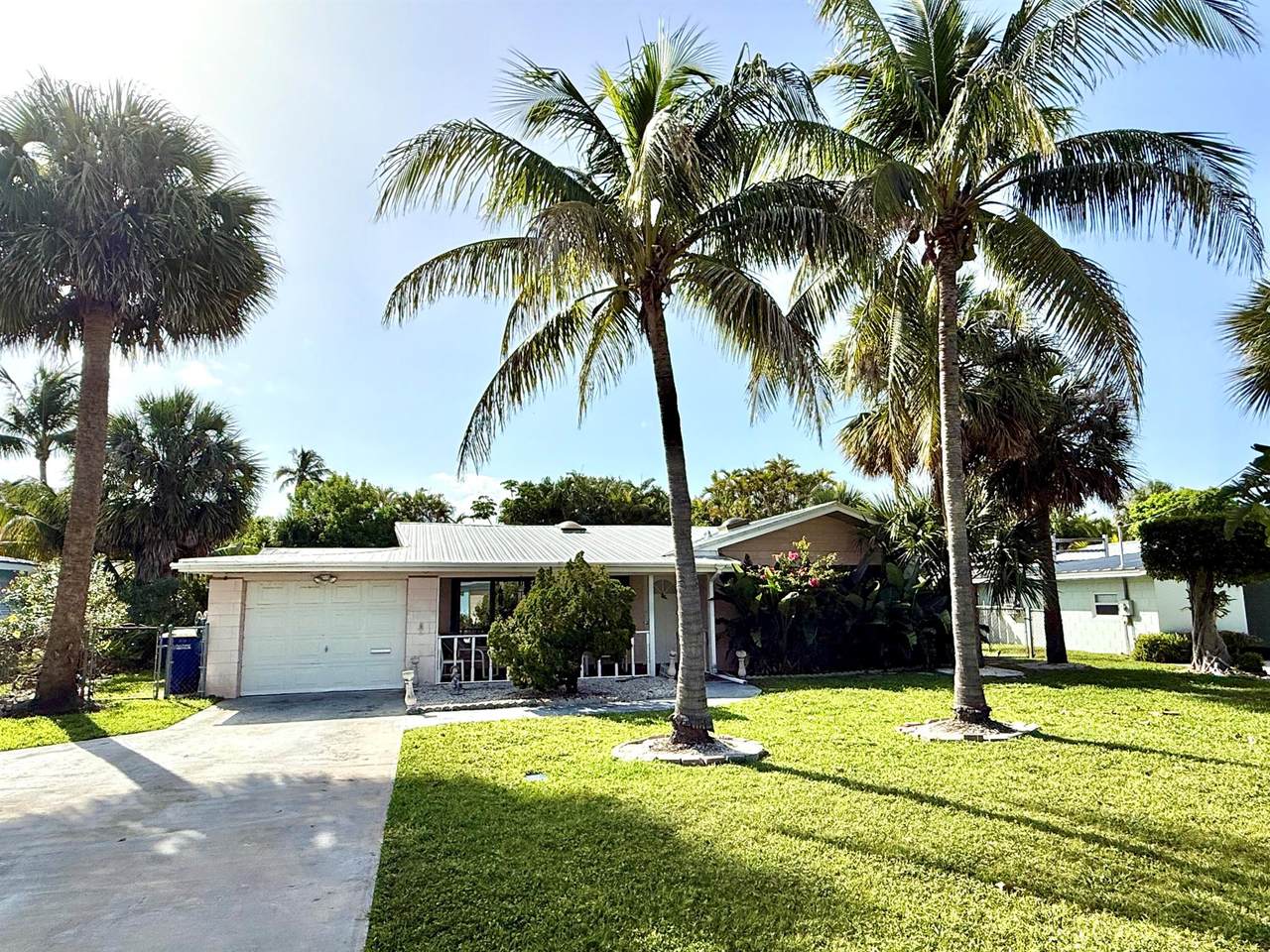 1810 Eucalyptus Avenue - Photo 1