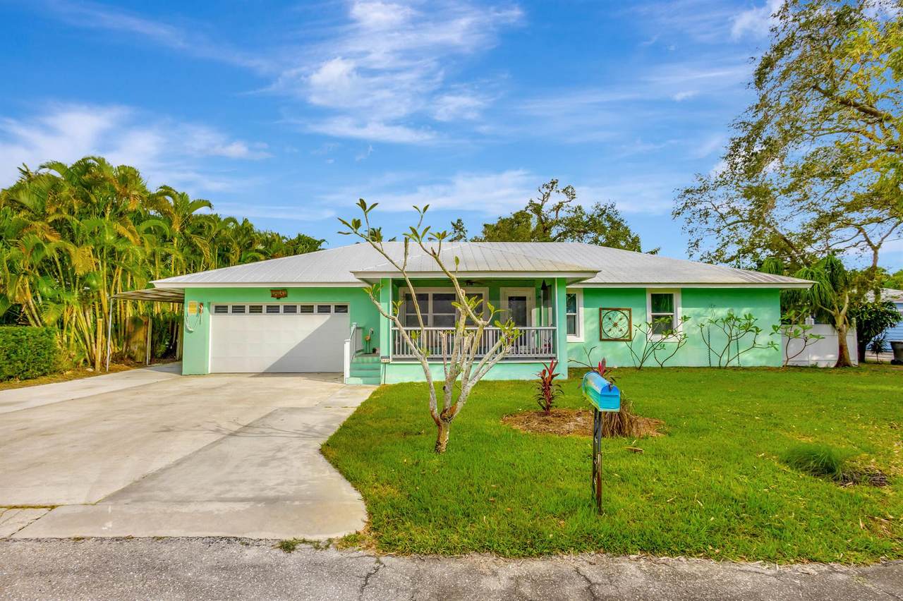 2415 Laurel Ln - Photo 1