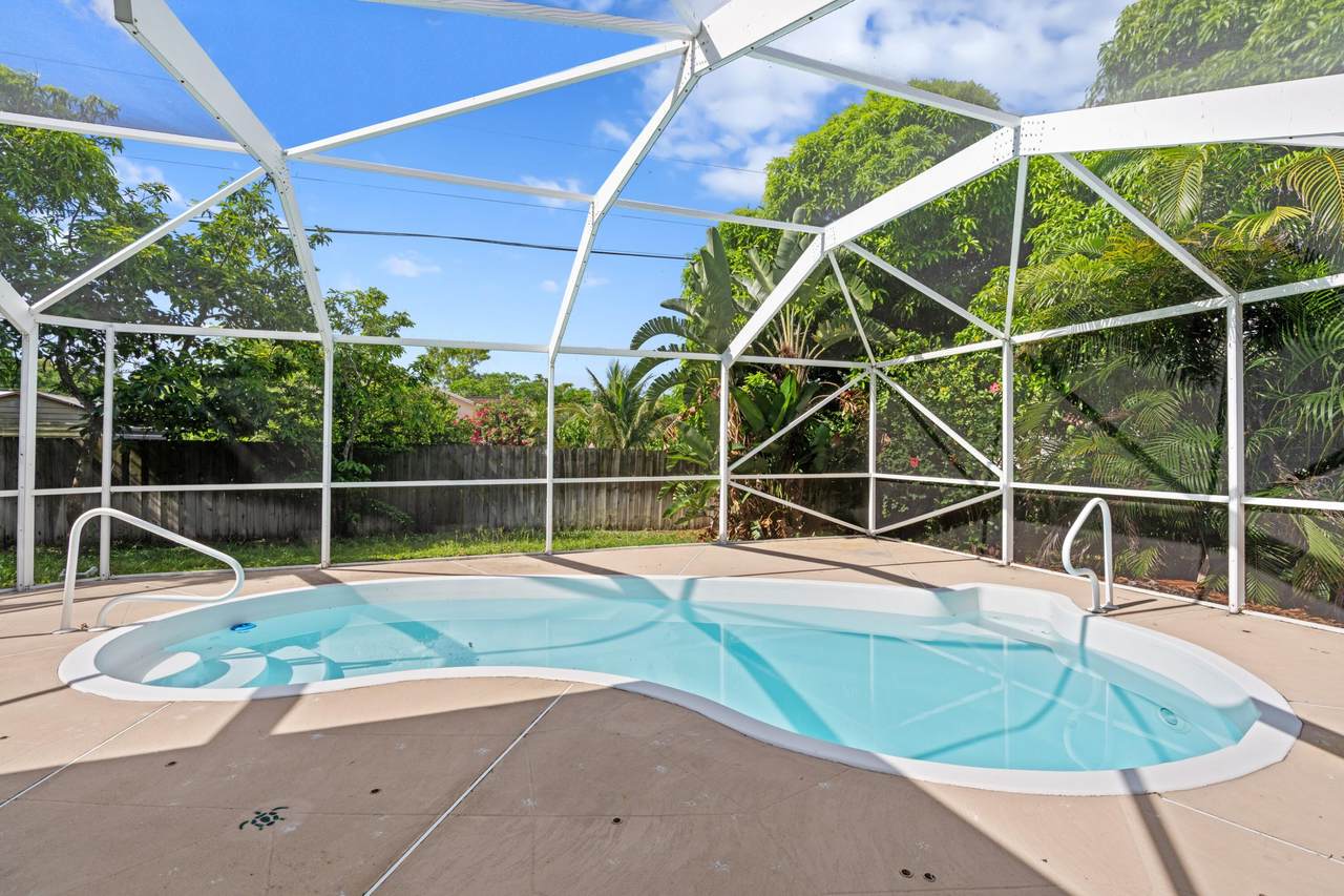 1042 Janette Avenue - Photo 1