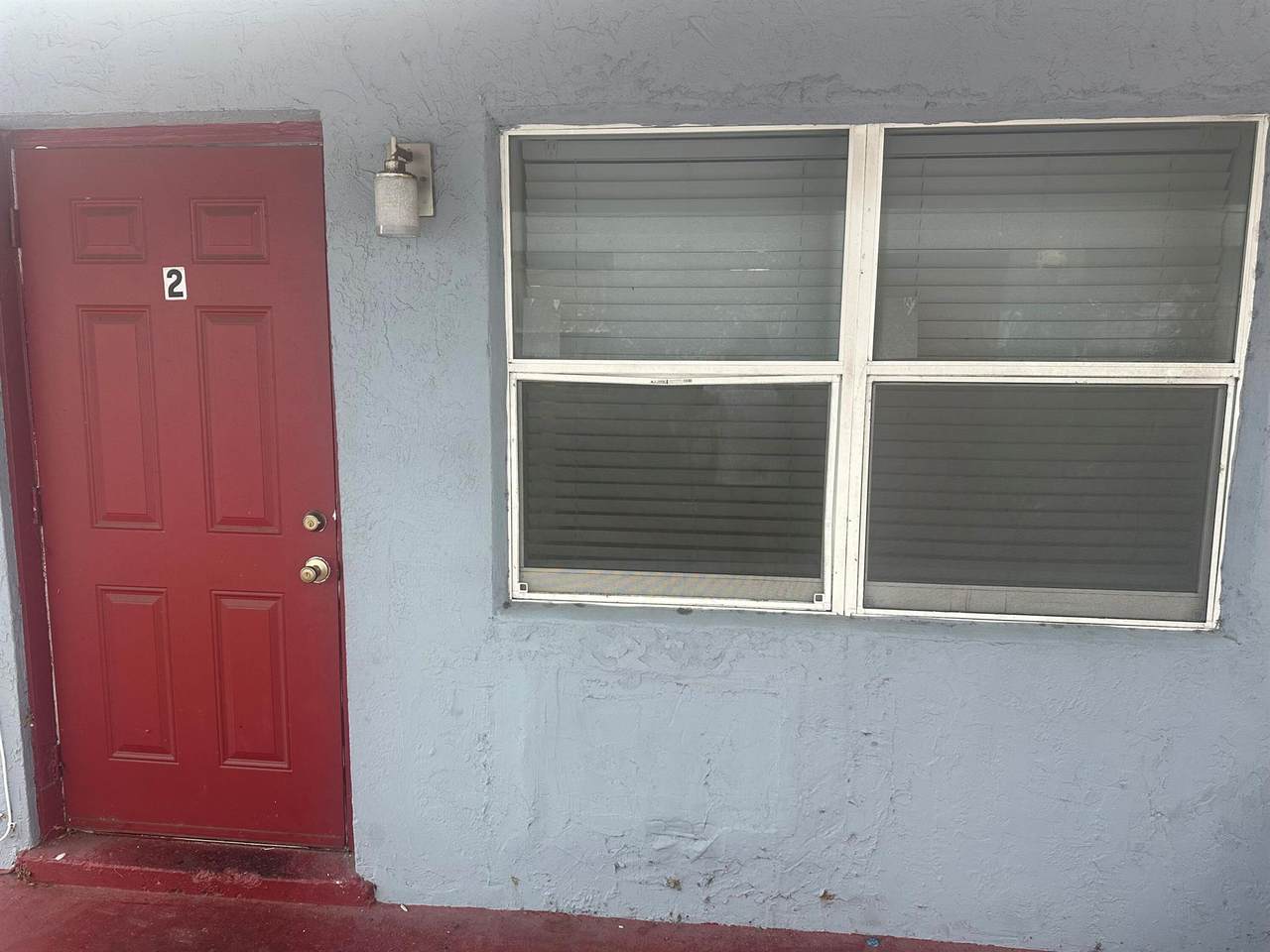 555 6th Street - Photo 1