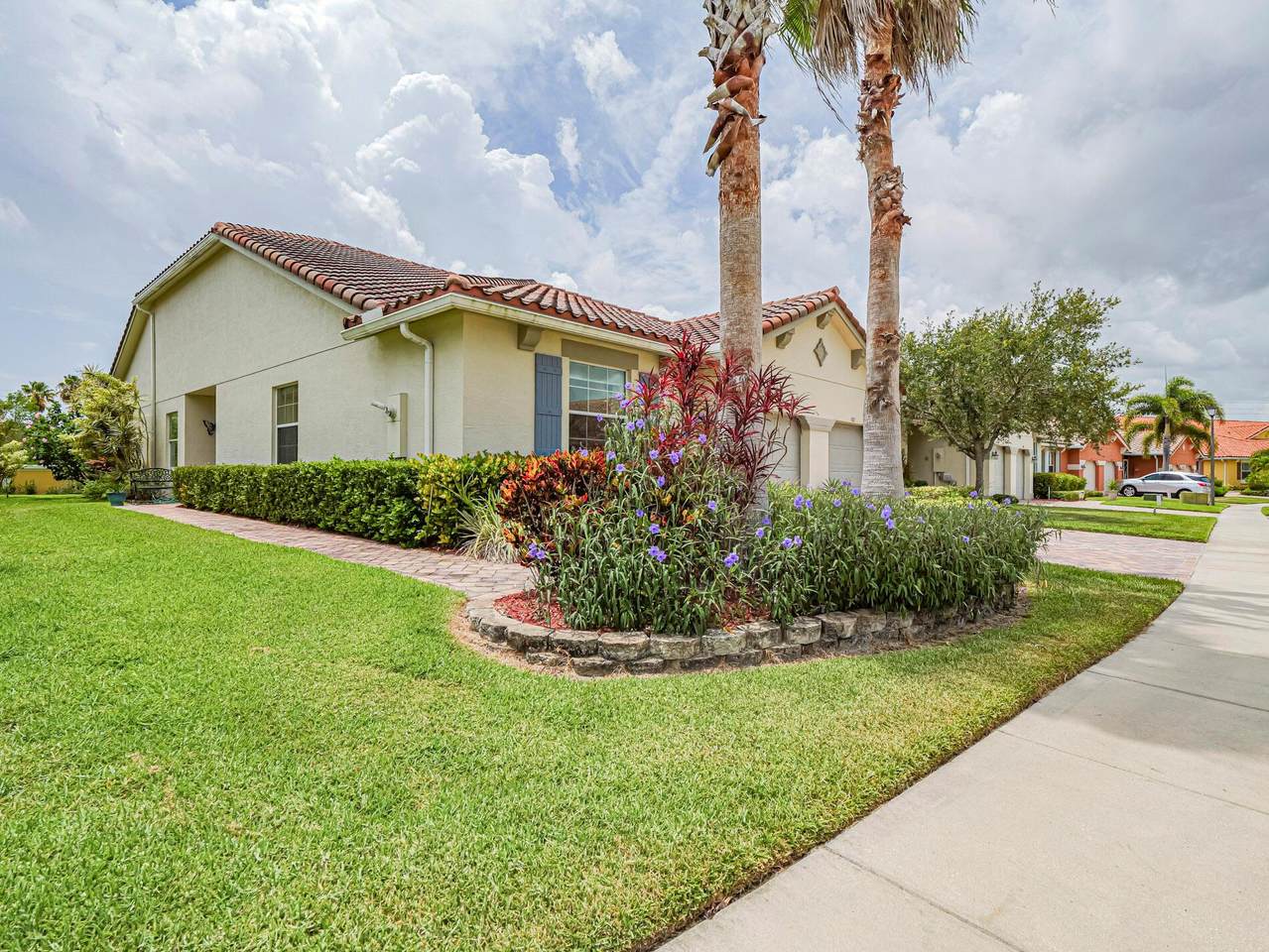 6325 Oxford Circle - Photo 1
