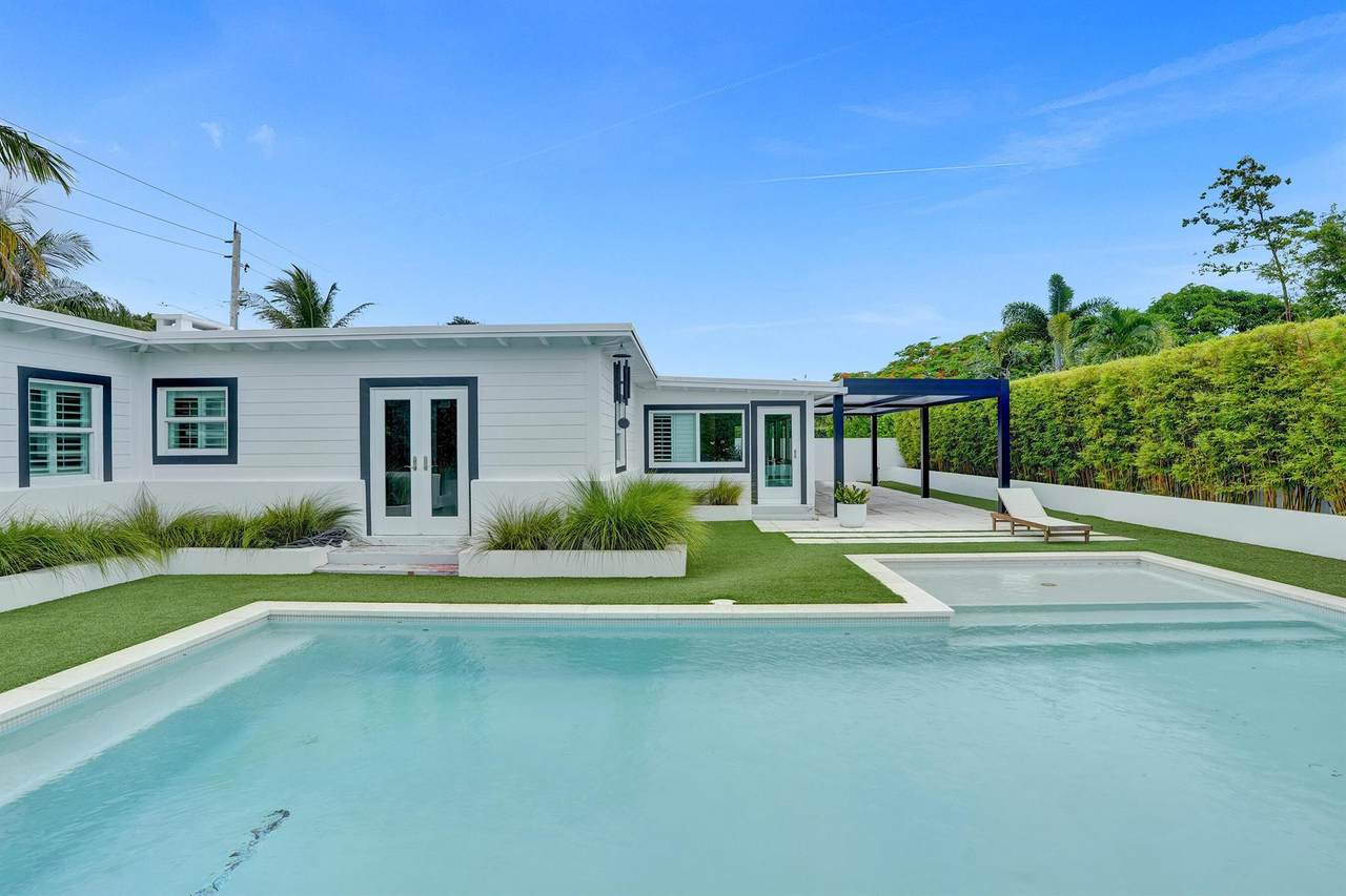 915 Swinton Avenue - Photo 1