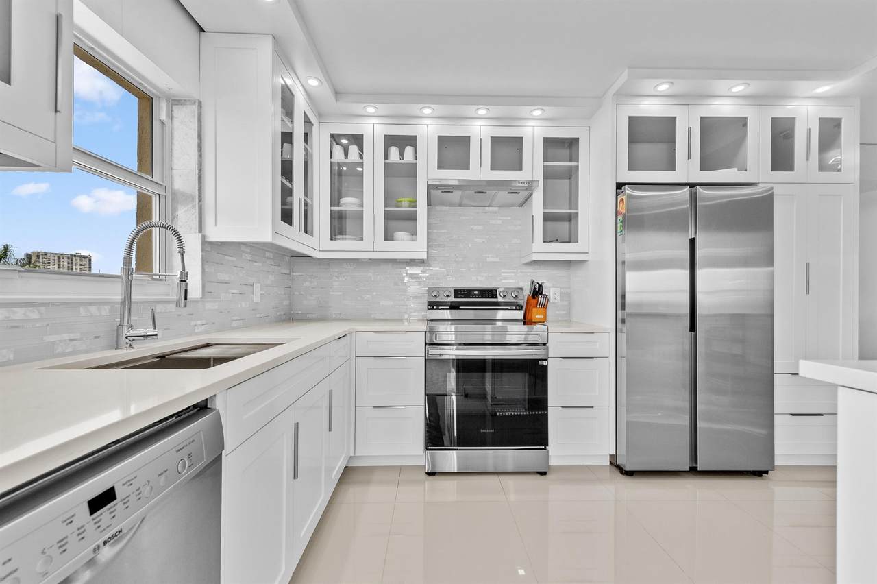 1200 Hibiscus Avenue - Photo 1