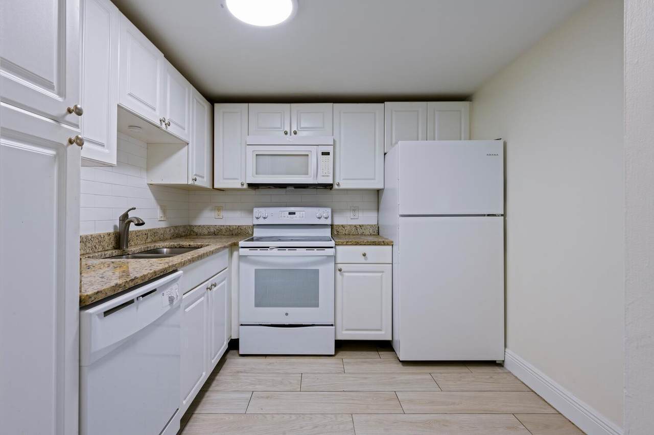 1505 Crescent - Photo 1