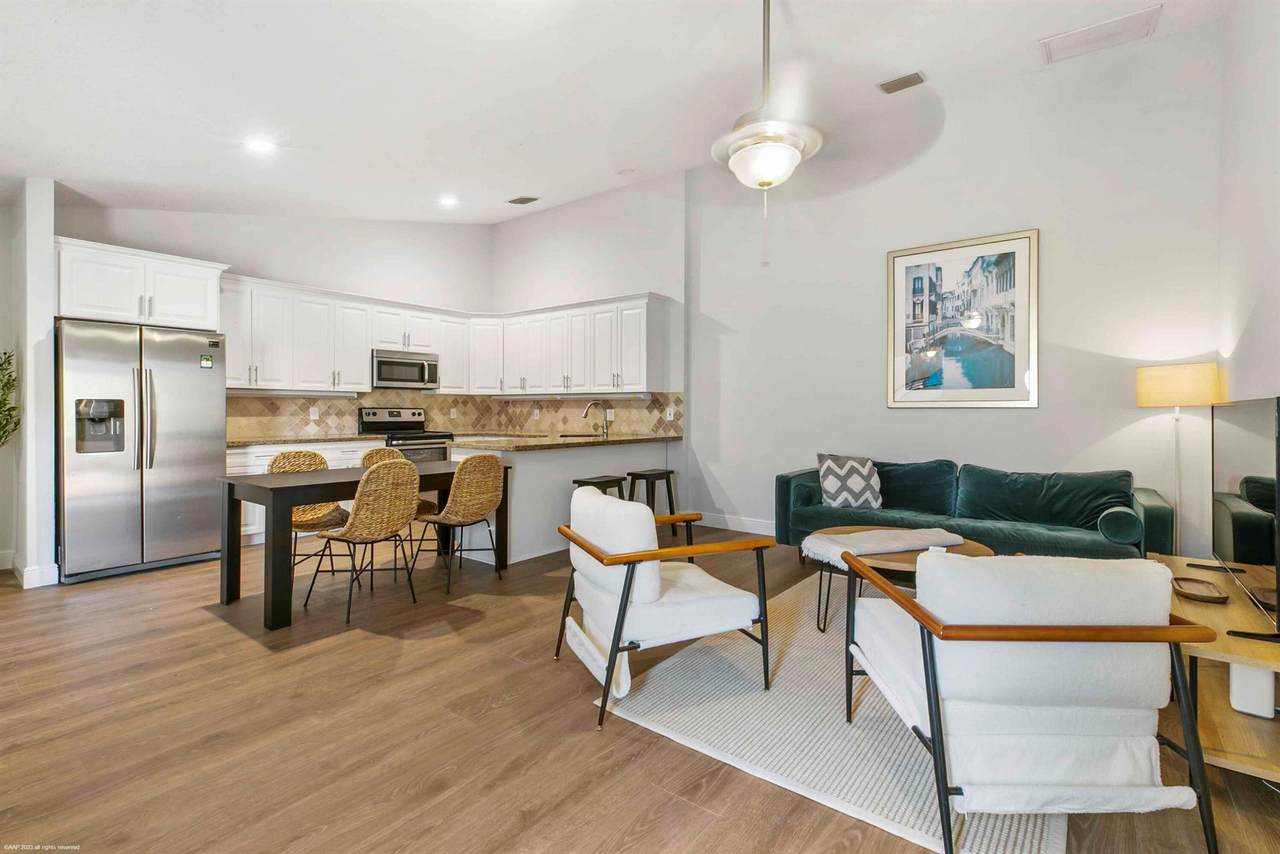 1120 Hyacinth Place - Photo 1