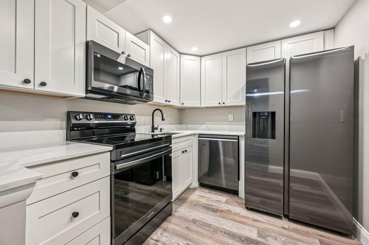 460 20th Street - Photo 1