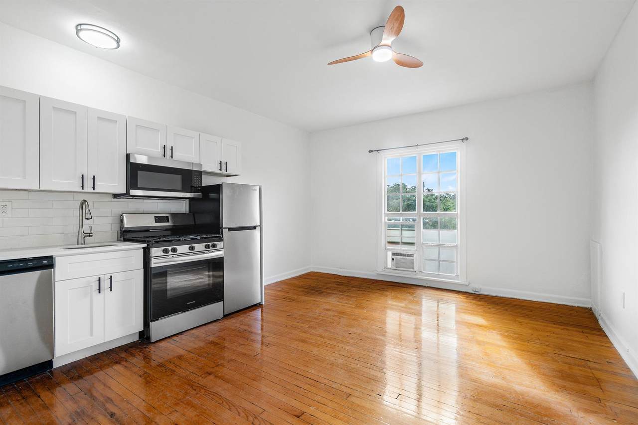 623 Park Place - Photo 1