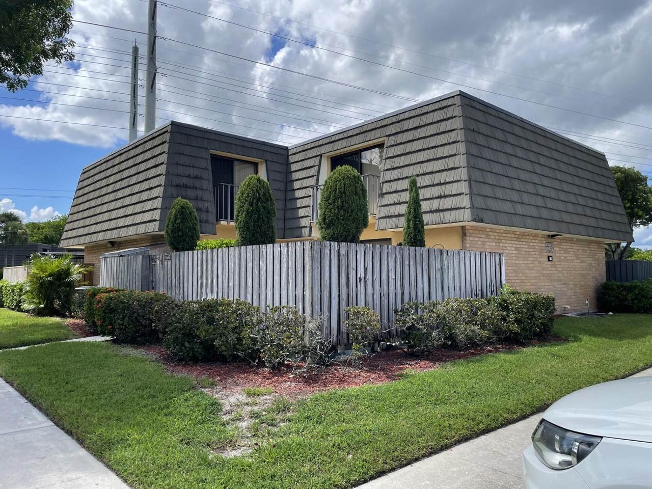 1617 16th Way - Photo 1