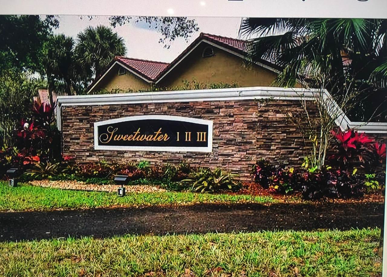 10910 Lakemore Lane - Photo 1