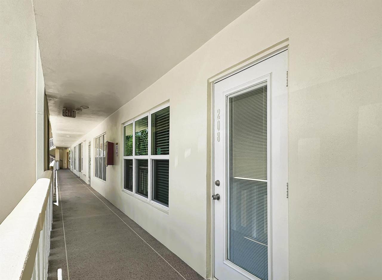 208 Wellington - Photo 1