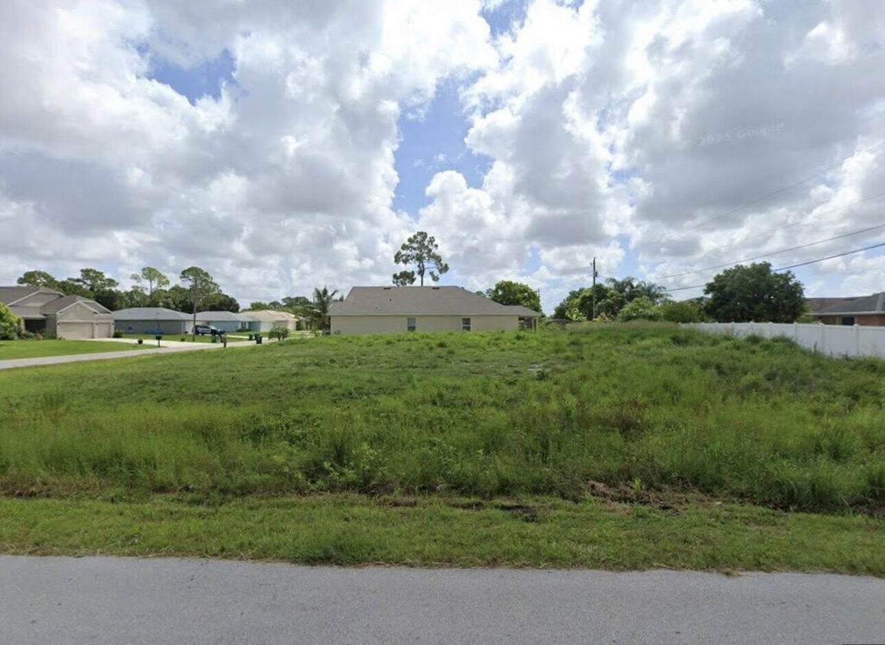 4001 Haycroft Street - Photo 1