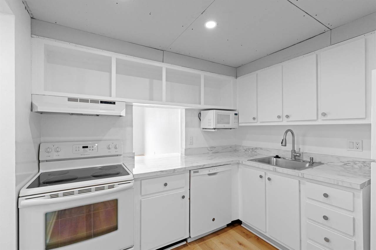 480 Executive Center - Photo 1