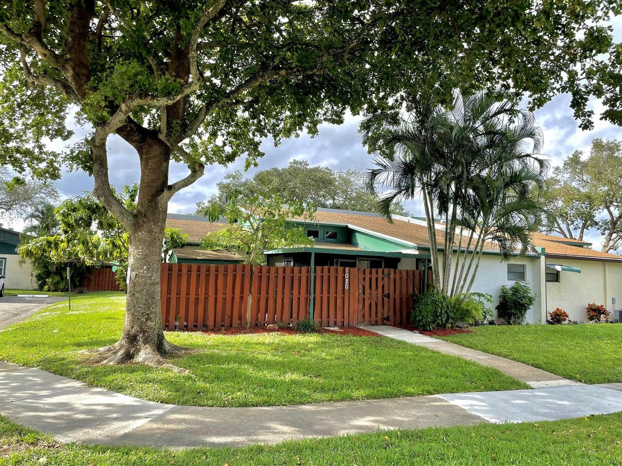 1020 Manor Drive - Photo 1