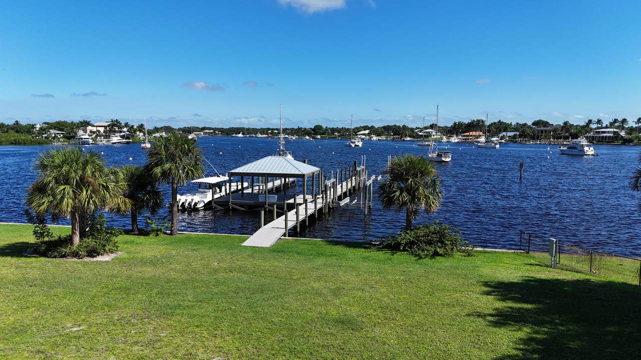 https://bt-photos.global.ssl.fastly.net/beaches/1280_boomver_2_R11131921-2.jpg