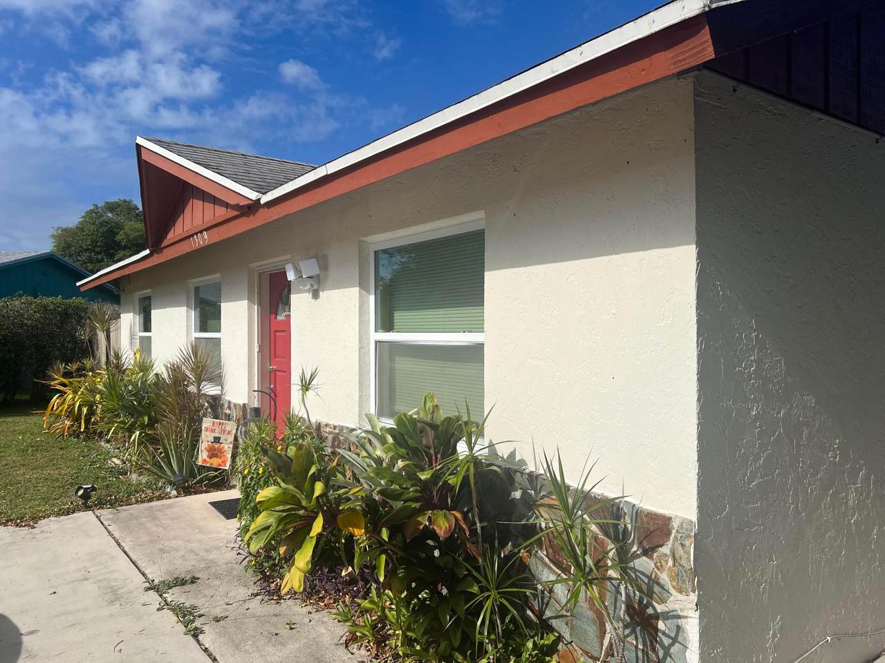 1309 Frangipani Circle - Photo 1