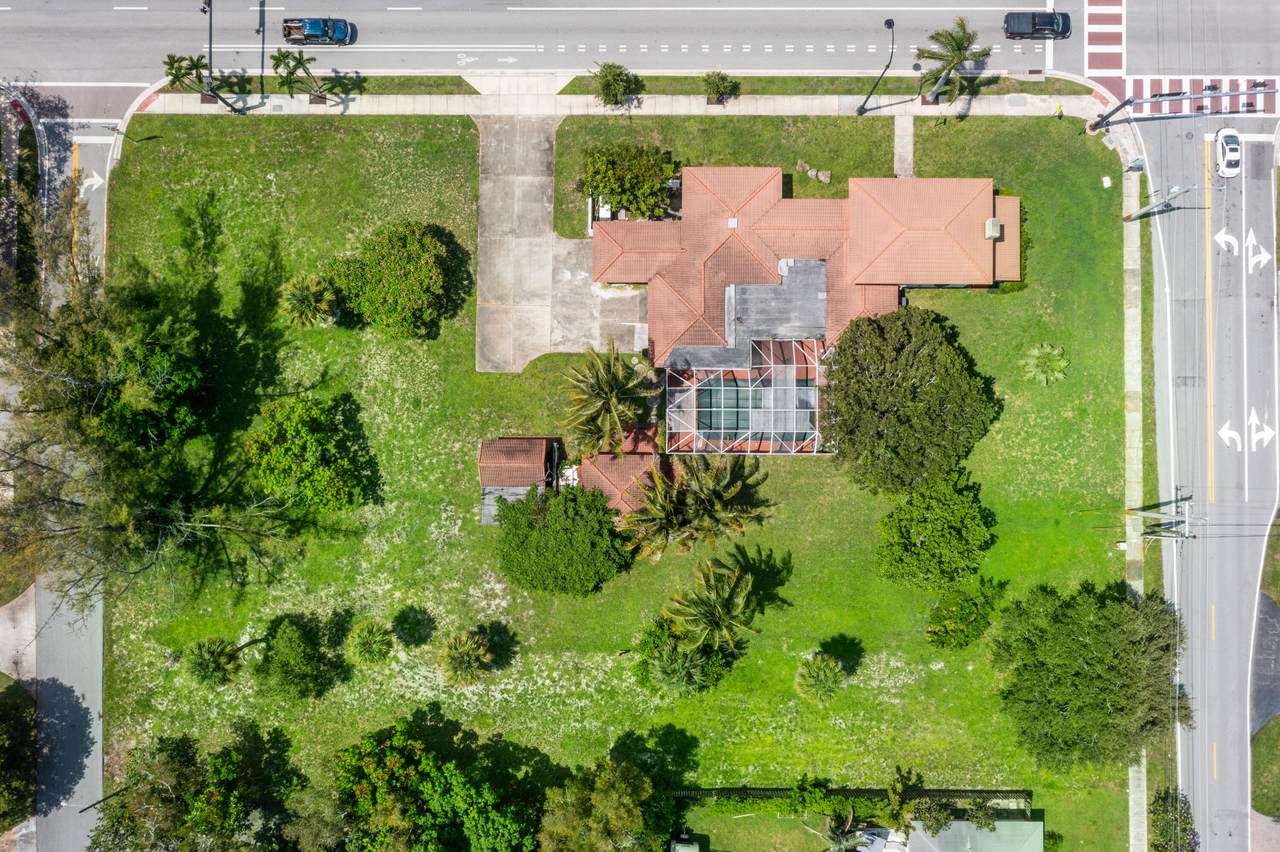 556 Hillsboro Boulevard - Photo 1