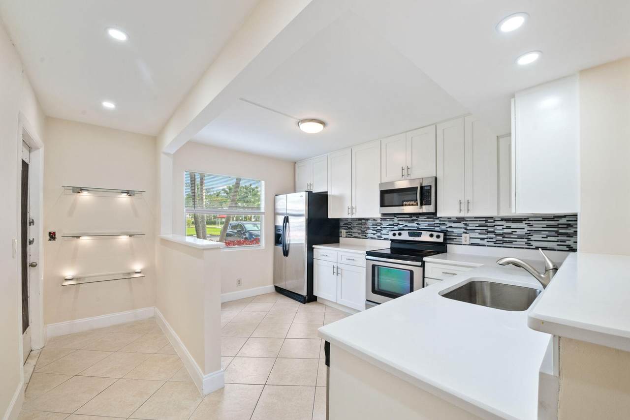 1090 Guildford - Photo 1