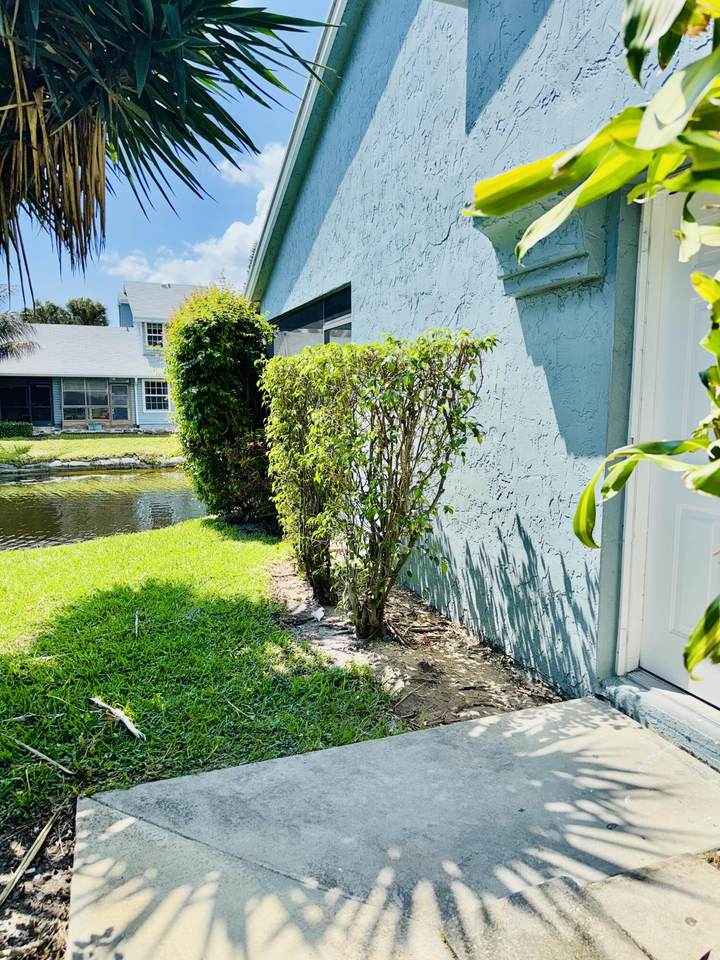 3795 Island Club Circle - Photo 1