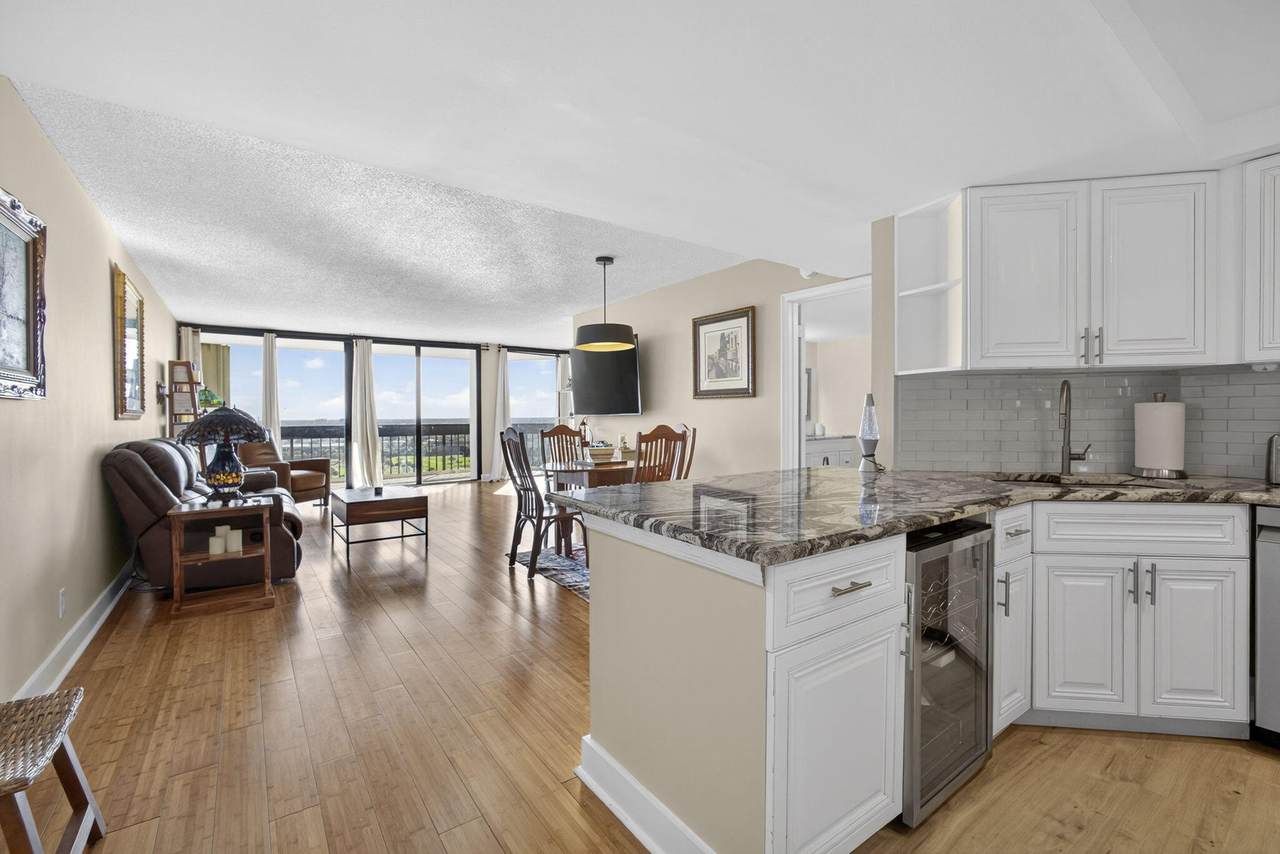 2400 Presidential Way - Photo 1