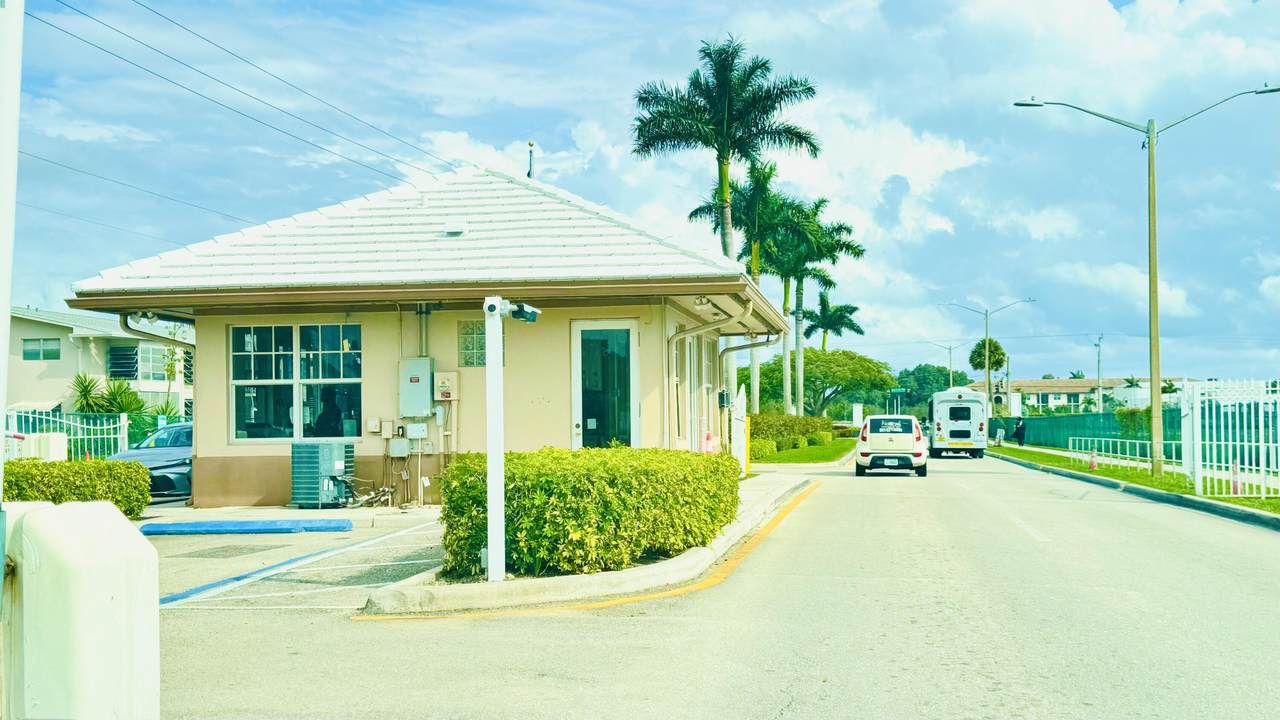 https://bt-photos.global.ssl.fastly.net/beaches/1280_boomver_2_R11157001-2.jpg