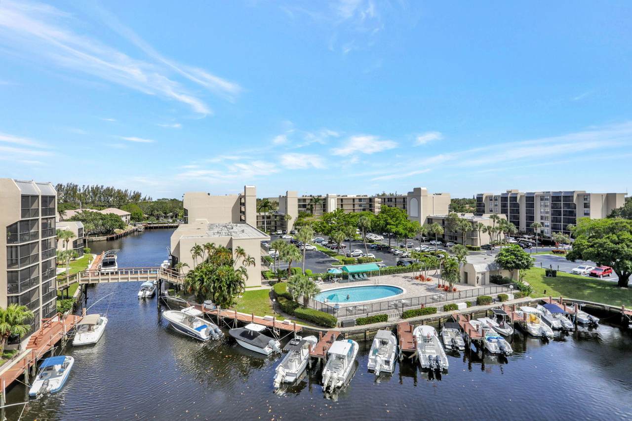 4 Royal Palm Way - Photo 1