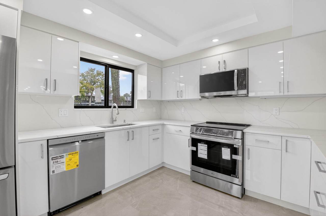 15350 Strathearn Drive - Photo 1