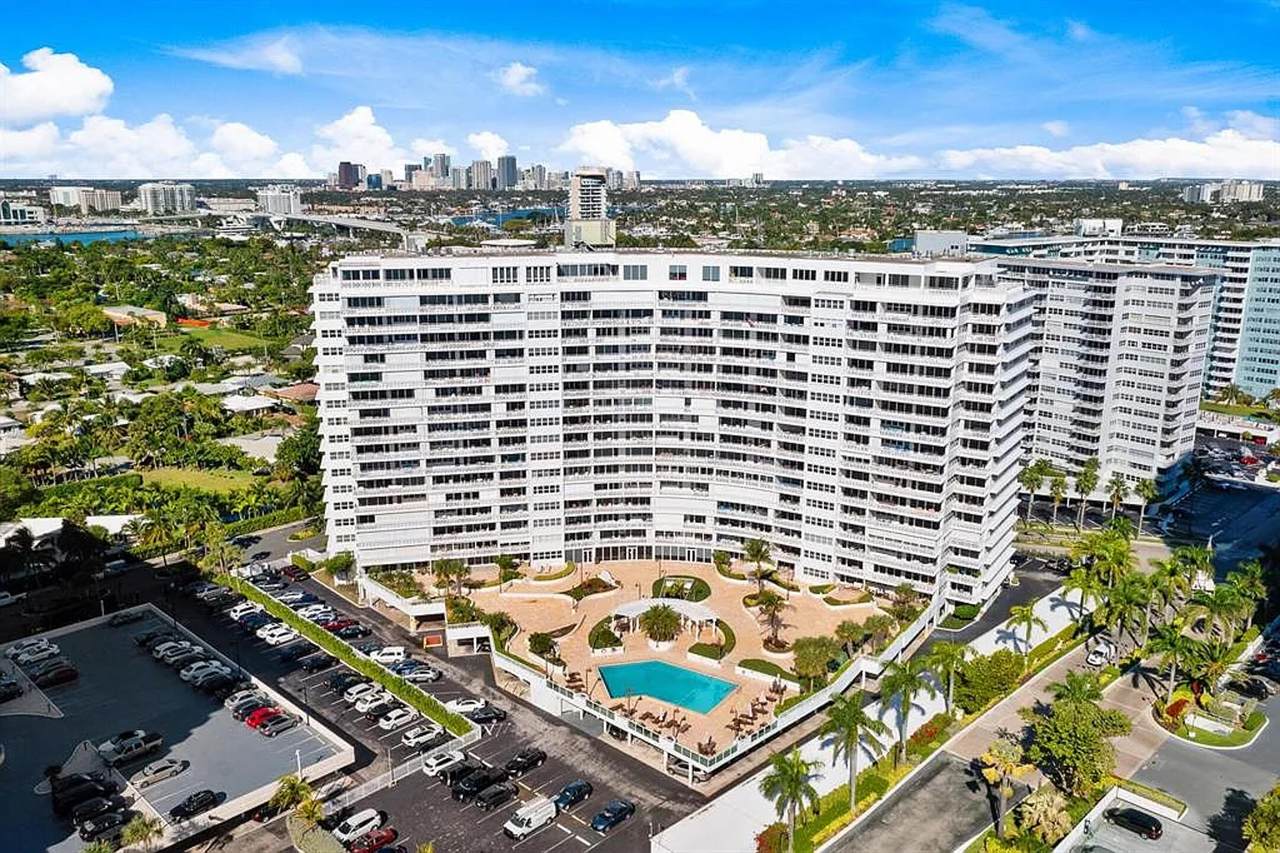 2000 Ocean Drive - Photo 1