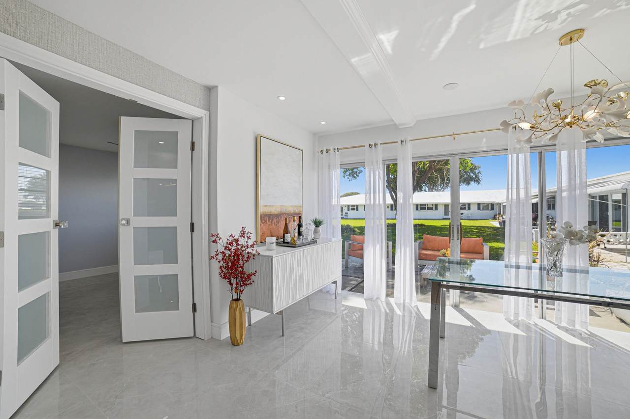300 Golfview Terrace - Photo 1