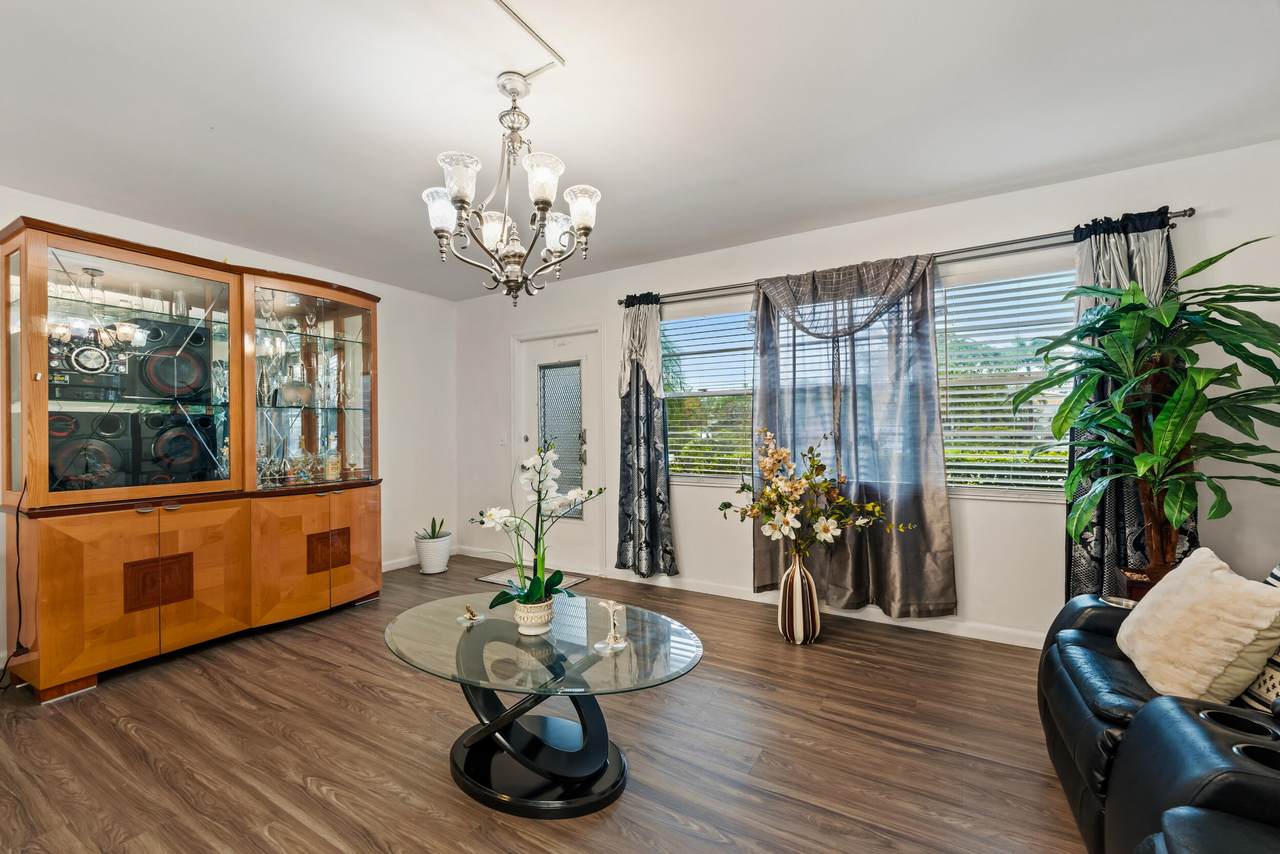 126 Southampton B - Photo 1