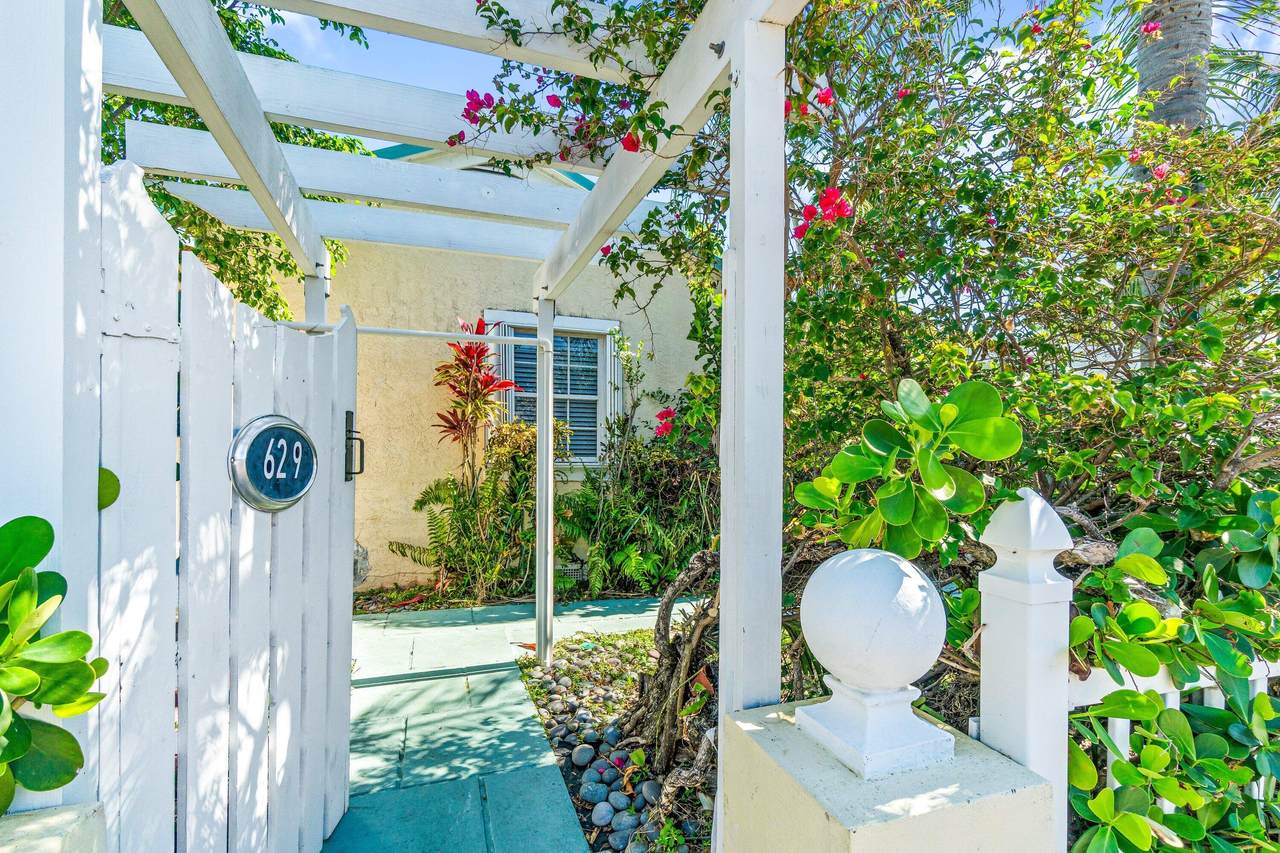 629 Selkirk Street - Photo 1