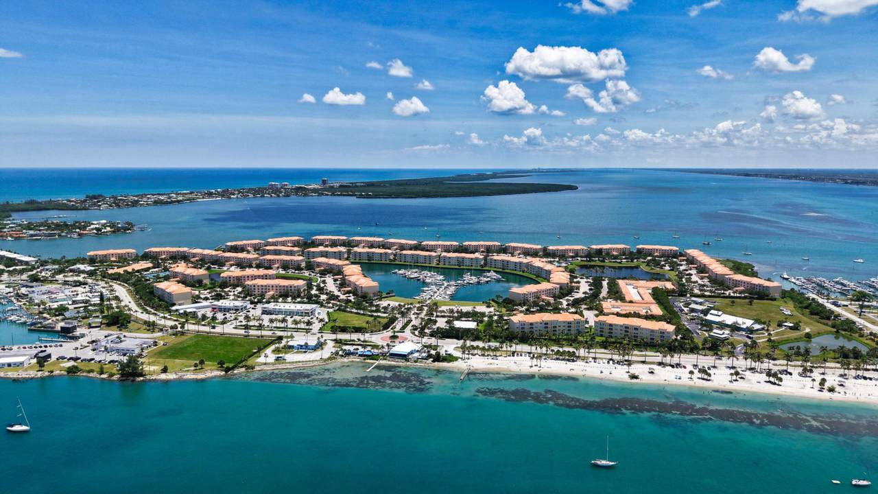 https://bt-photos.global.ssl.fastly.net/beaches/1280_boomver_3_B26033300-2.jpg