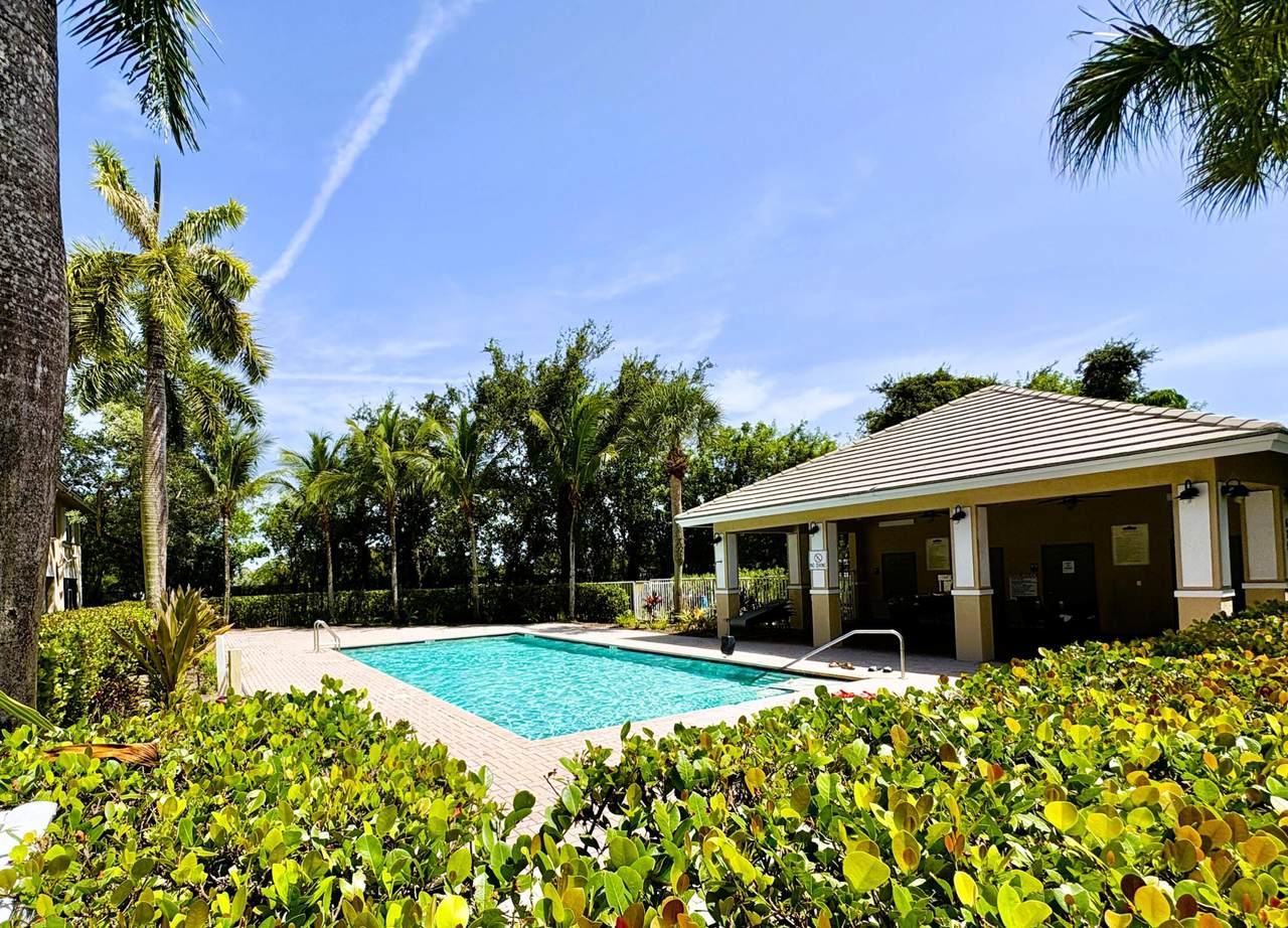 https://bt-photos.global.ssl.fastly.net/beaches/1280_boomver_1_B26053691-2.jpg
