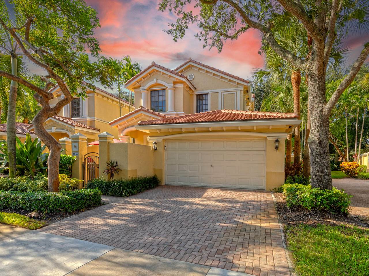 1639 Passion Vine Circle - Photo 1