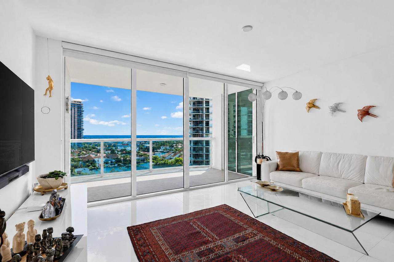 19400 Turnberry Way - Photo 1