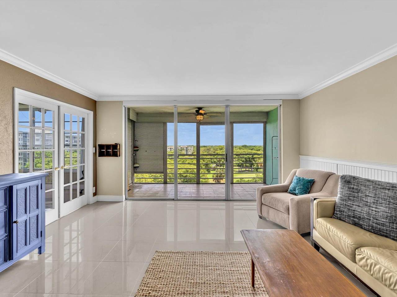 605 Oaks Drive - Photo 1