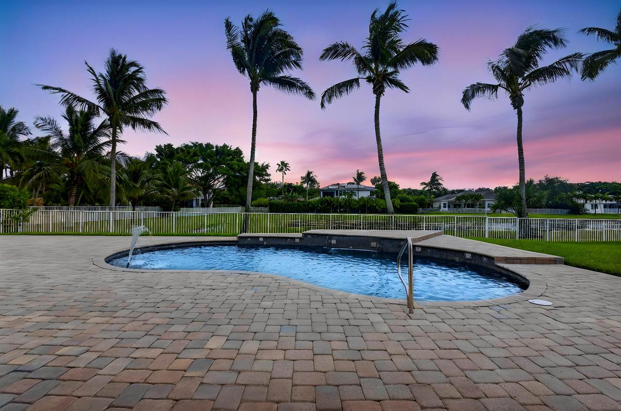 https://bt-photos.global.ssl.fastly.net/beaches/1280_boomver_2_B26066986-2.jpg