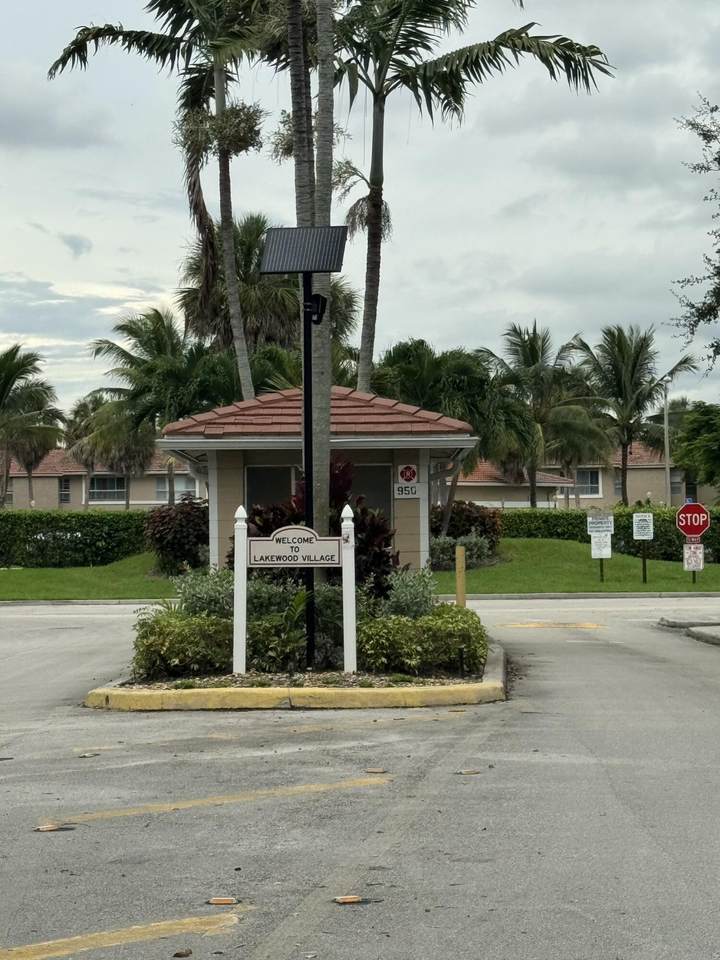 819 Twin Lakes Drive - Photo 1