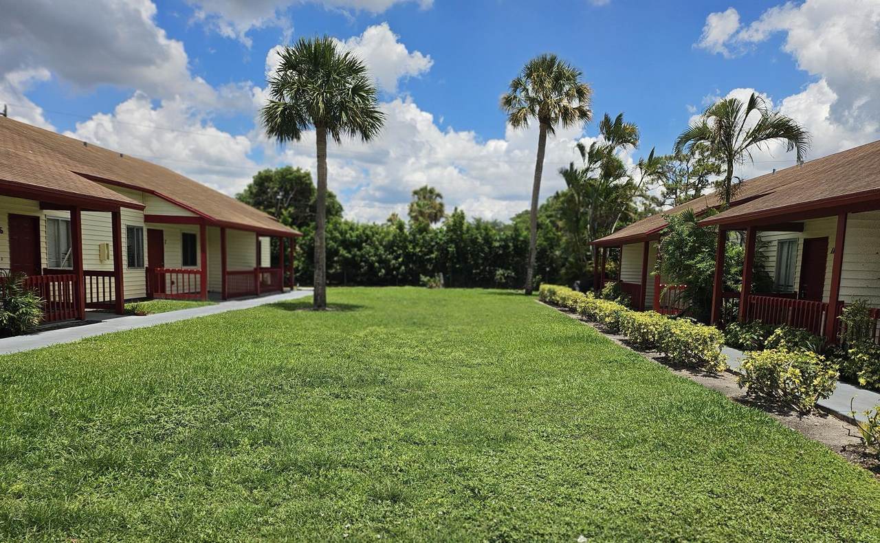 1305 Rosewood Villa Lane - Photo 1